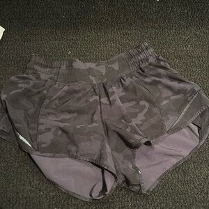 Luluemon Hotty Hot Shorts 2.5”